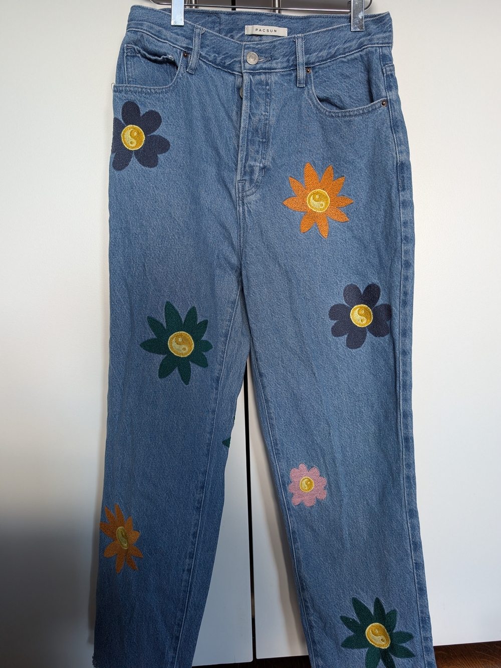 PacSun Women's Blue Denim Jeans w/ Multicolor Floral Embroidery Women's Size 28